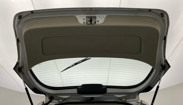 2014 Toyota Innova 2.5 VX 8 STR BS IV, Diesel, Manual, 1,88,079 km, Boot Door Open