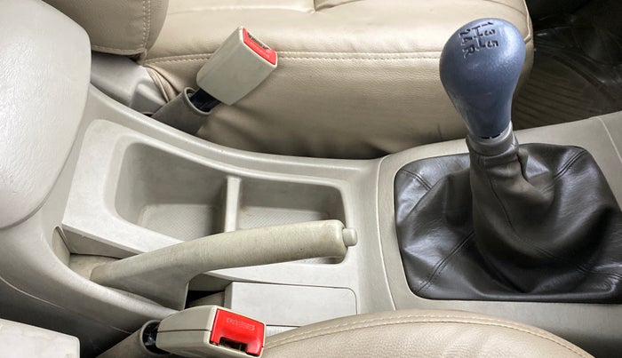 2014 Toyota Innova 2.5 VX 8 STR BS IV, Diesel, Manual, 1,88,079 km, Gear Lever