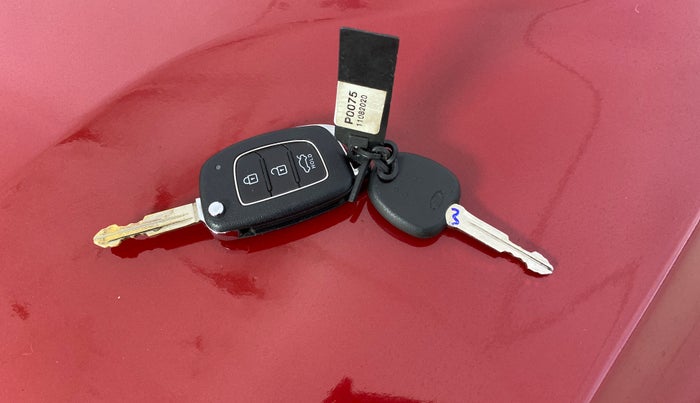 2020 Hyundai AURA S 1.2, Petrol, Manual, 25,424 km, Key Close Up