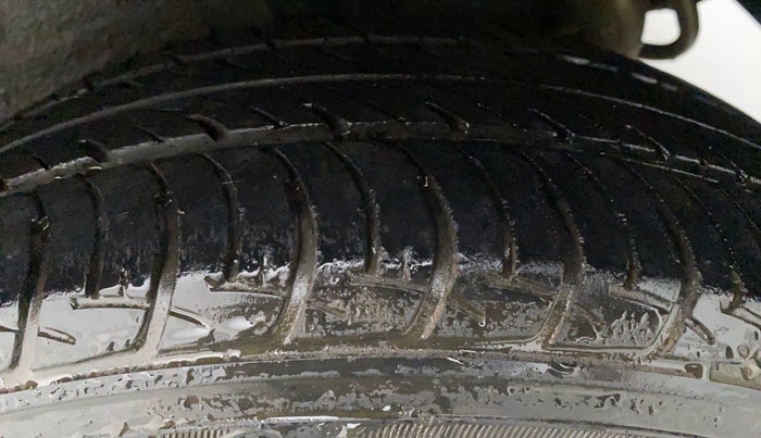 2018 Maruti Celerio VXI CNG D, CNG, Manual, 26,131 km, Left Front Tyre Tread