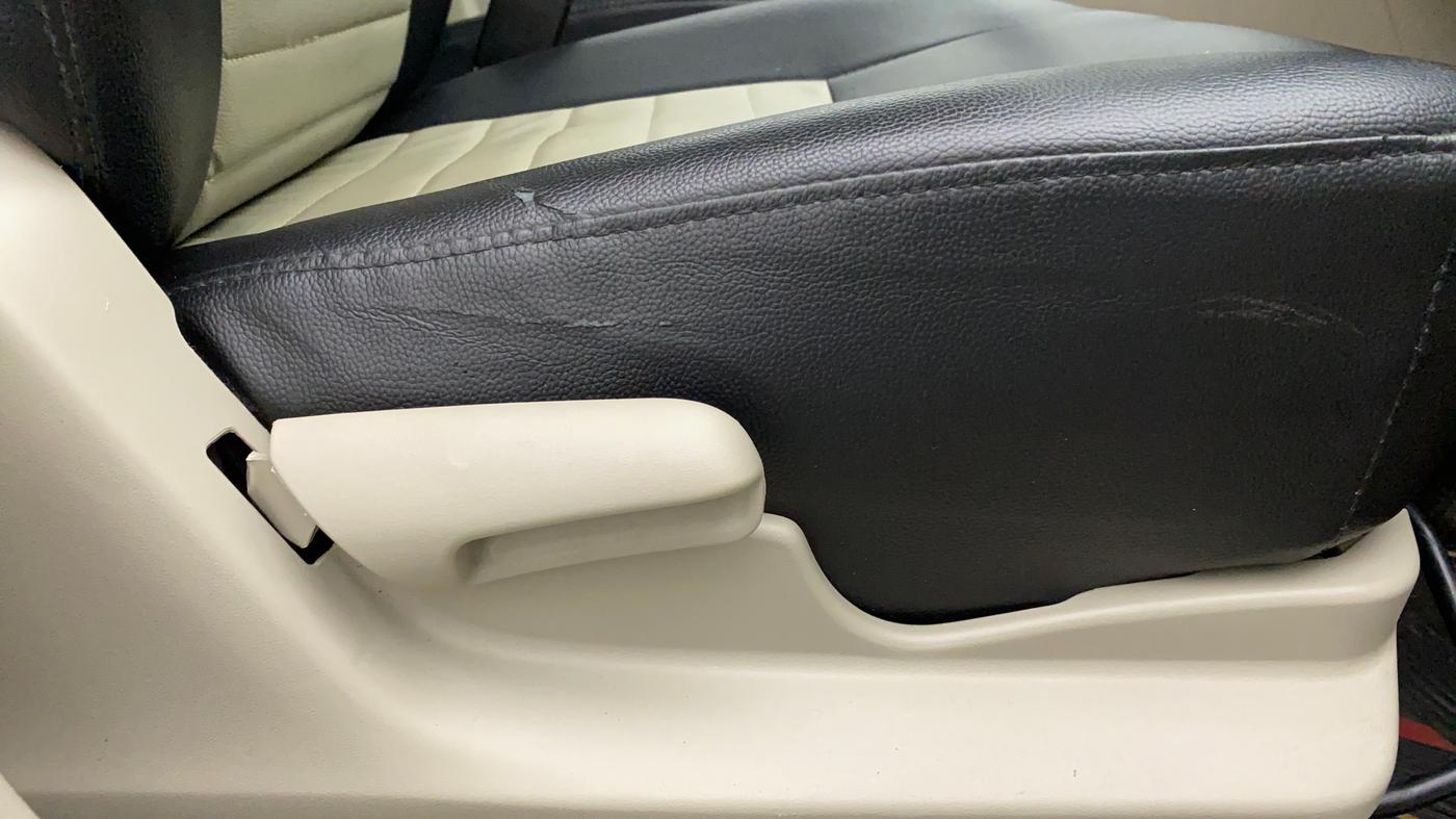2018 Maruti Celerio VXI CNG D, CNG, Manual, 26,131 km, Driver Side Adjustment Panel