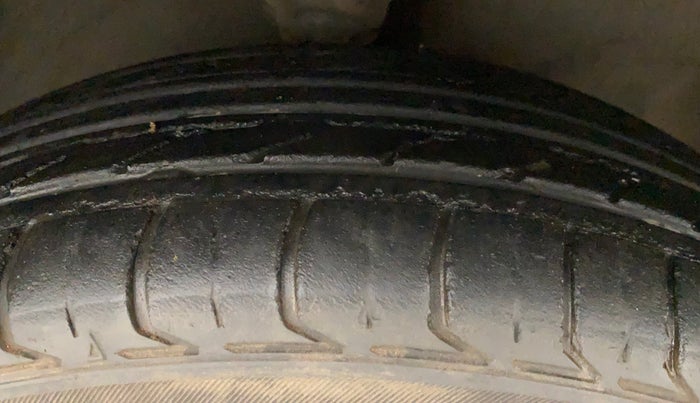 2011 Hyundai Santro Xing GL PLUS, Petrol, Manual, 49,805 km, Right Front Tyre Tread