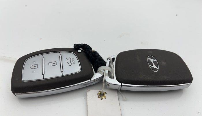 2023 Hyundai AURA SX 1.2 CNG, CNG, Manual, 12,690 km, Key Close Up