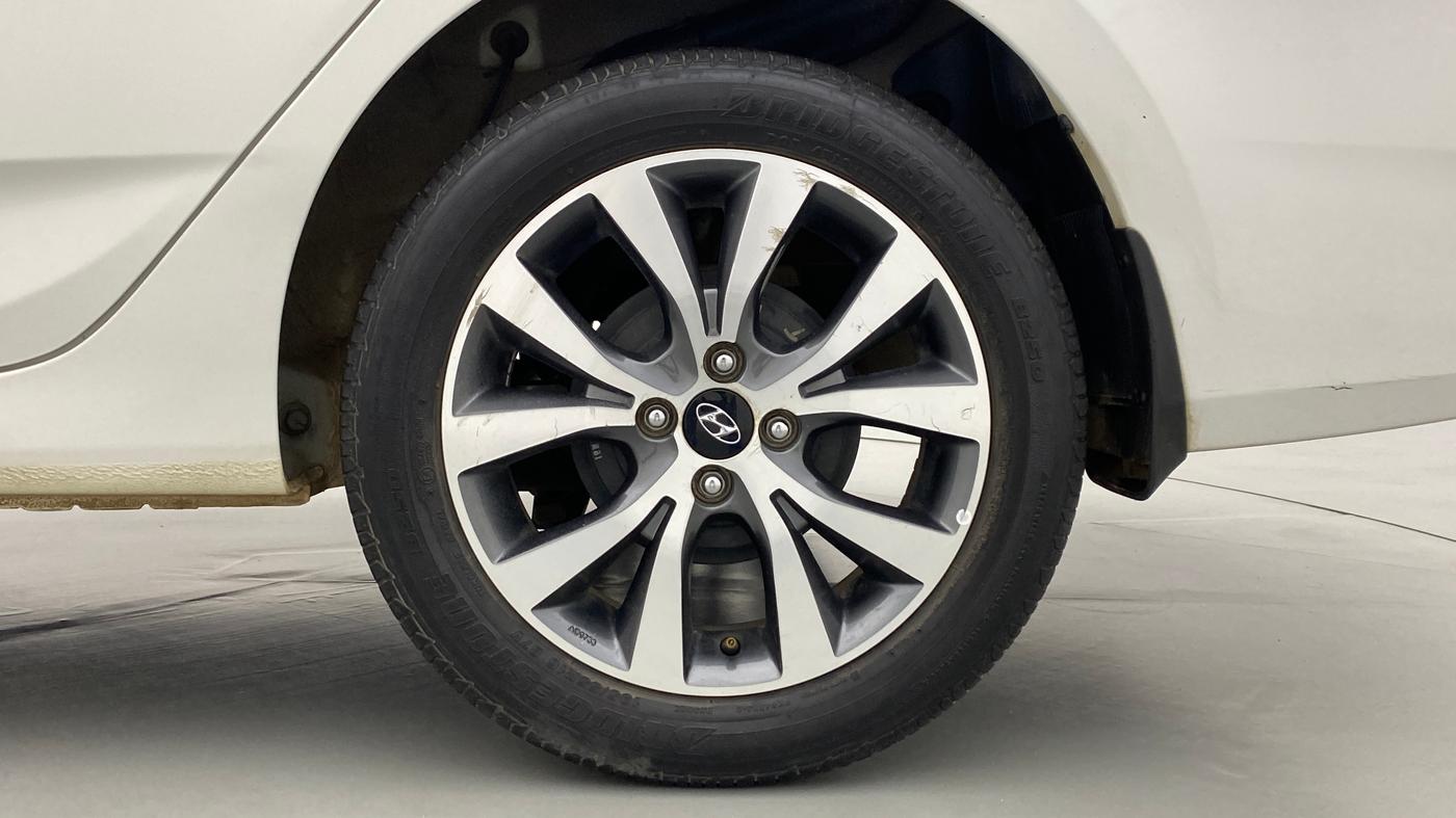 2016 Hyundai Verna FLUIDIC 1.6 SX VTVT, Petrol, Manual, 33,419 km, Left Rear Wheel