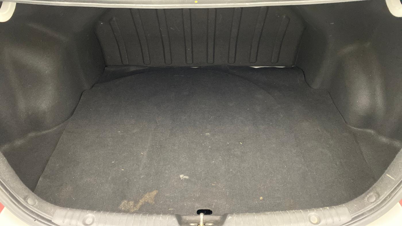 2016 Hyundai Verna FLUIDIC 1.6 SX VTVT, Petrol, Manual, 33,419 km, Boot Inside