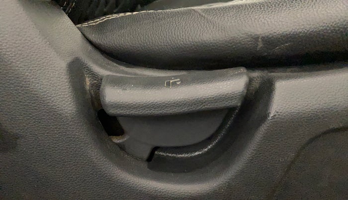 2016 Hyundai Elite i20 MAGNA 1.2, Petrol, Manual, 55,738 km, Driver Side Adjustment Panel