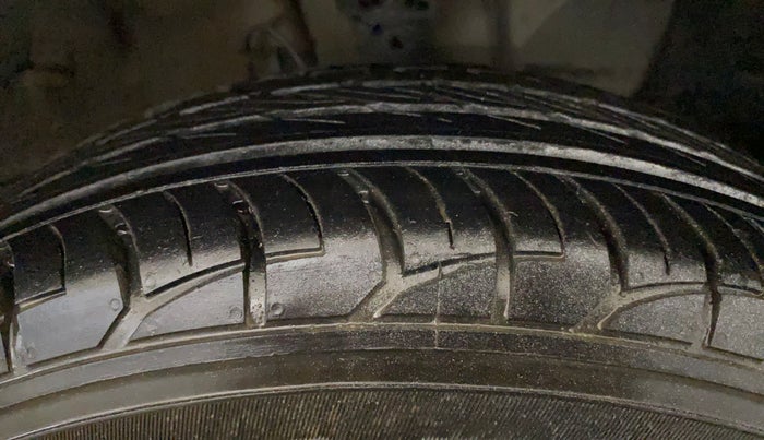 2016 Hyundai Elite i20 MAGNA 1.2, Petrol, Manual, 55,738 km, Right Front Tyre Tread