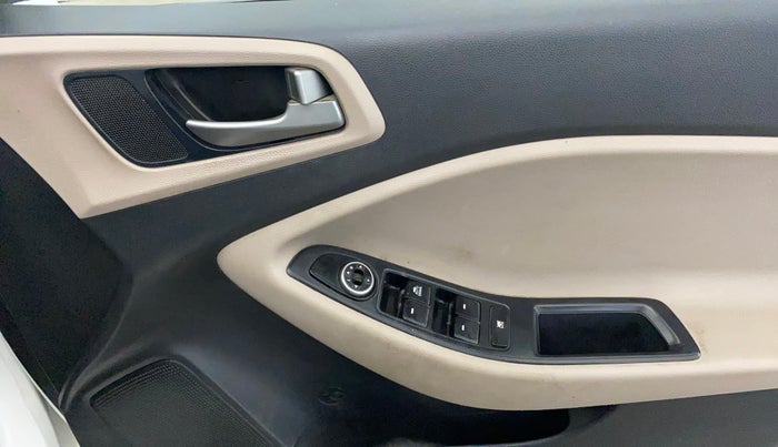 2016 Hyundai Elite i20 MAGNA 1.2, Petrol, Manual, 55,738 km, Driver Side Door Panels Control