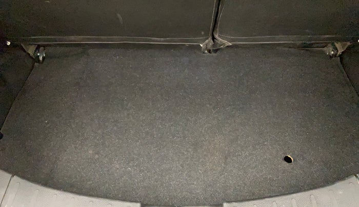 2017 Maruti Wagon R 1.0 VXI (O) AMT, Petrol, Automatic, 20,927 km, Boot Inside