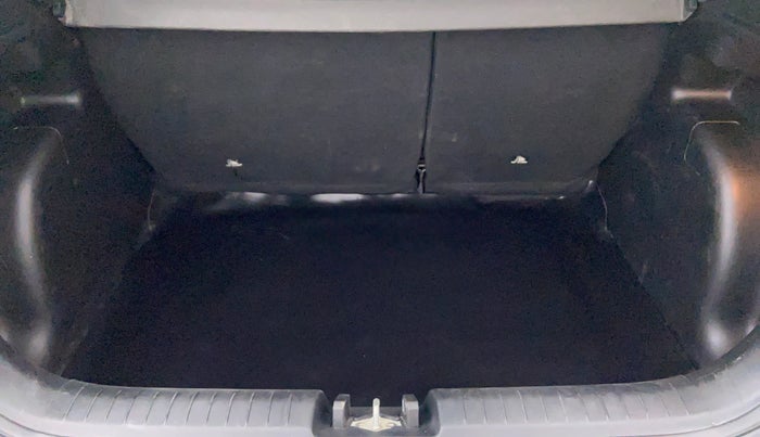 2019 Hyundai VENUE SX(O) CRDi, Diesel, Manual, 58,088 km, Boot Inside