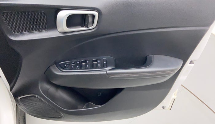 2019 Hyundai VENUE SX(O) CRDi, Diesel, Manual, 58,088 km, Driver Side Door Panels Control