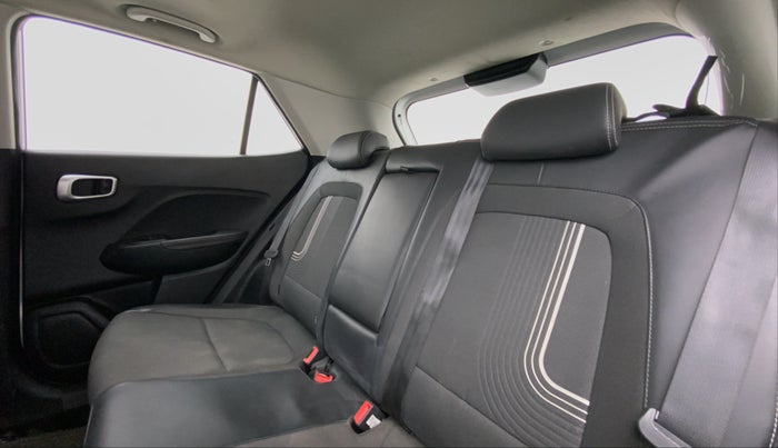 2019 Hyundai VENUE SX(O) CRDi, Diesel, Manual, 58,088 km, Right Side Rear Door Cabin