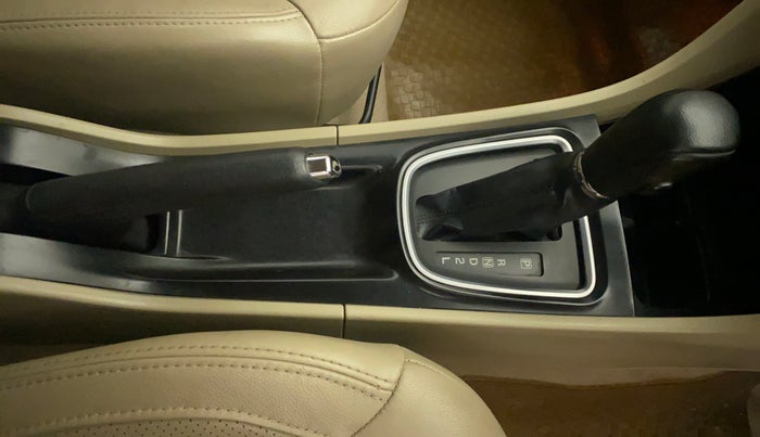 2016 Maruti Ciaz ZXI+ AT, Petrol, Automatic, 90,756 km, Gear Lever
