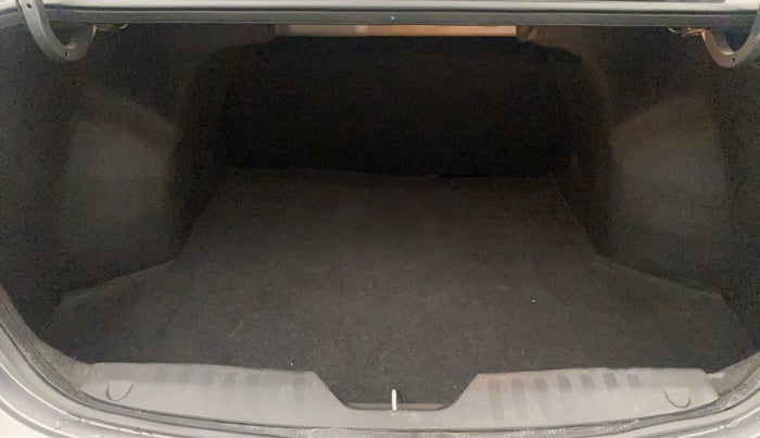 2016 Maruti Ciaz ZXI+ AT, Petrol, Automatic, 90,756 km, Boot Inside
