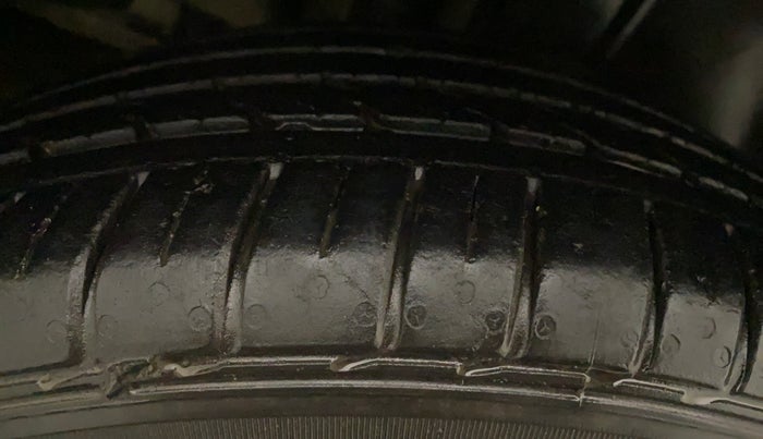 2016 Maruti Ciaz ZXI+ AT, Petrol, Automatic, 90,756 km, Right Rear Tyre Tread