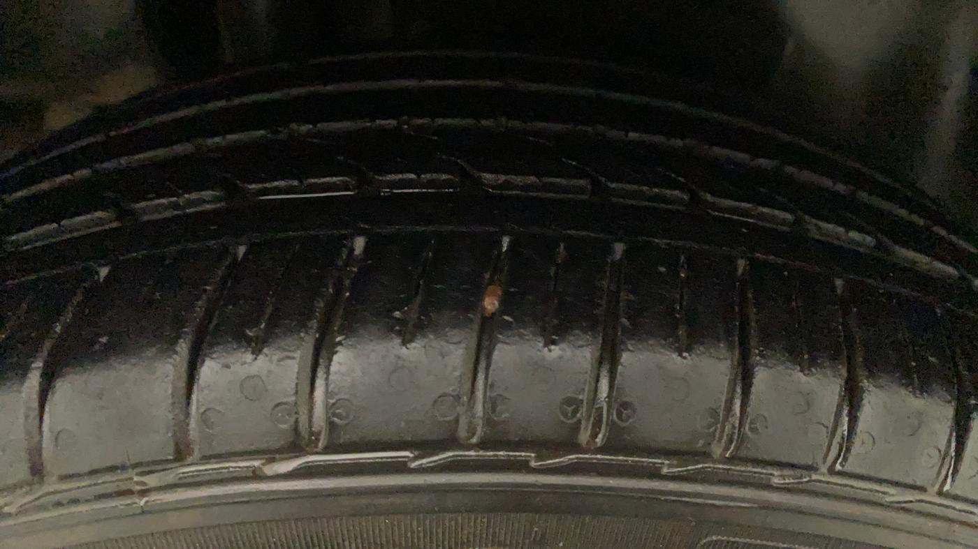 2016 Maruti Ciaz ZXI+ AT, Petrol, Automatic, 90,756 km, Right Front Tyre Tread