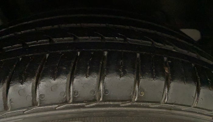 2016 Maruti Ciaz ZXI+ AT, Petrol, Automatic, 90,756 km, Left Front Tyre Tread