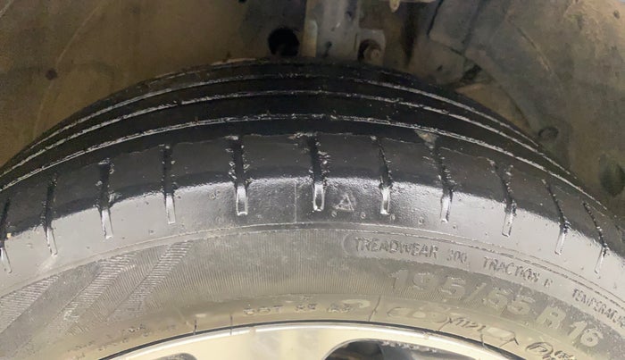 2021 Maruti Baleno ZETA PETROL 1.2, Petrol, Manual, 64,222 km, Right Front Tyre Tread