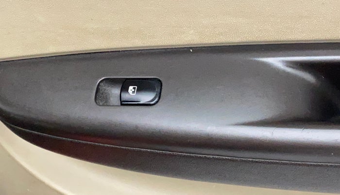 2013 Hyundai i20 SPORTZ 1.2, Petrol, Manual, 58,779 km, Right rear window switch / handle - Switch/handle not functional