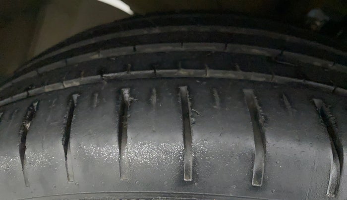 2017 Maruti Baleno ZETA PETROL 1.2, Petrol, Manual, 38,540 km, Left Front Tyre Tread