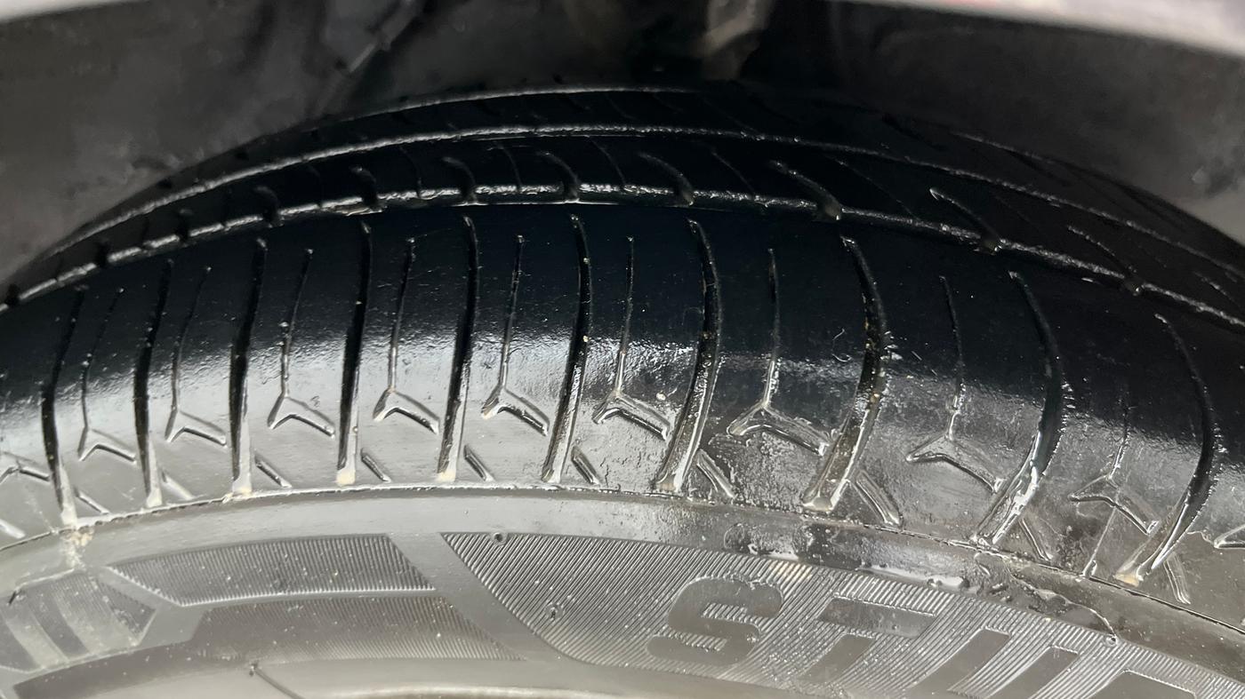2014 Hyundai i10 MAGNA 1.1, Petrol, Manual, 68,803 km, Right Front Tyre Tread