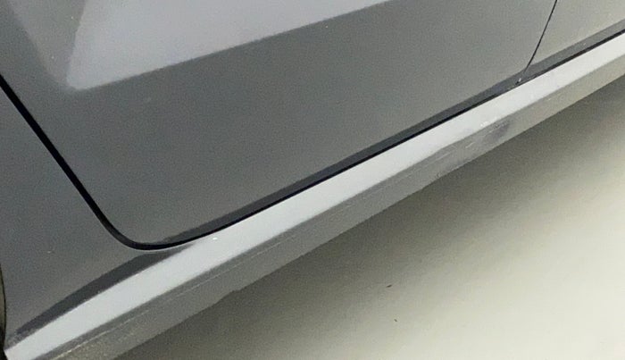 2017 Volkswagen Ameo COMFORTLINE 1.5L, Diesel, Manual, 83,100 km, Right running board - Slightly dented