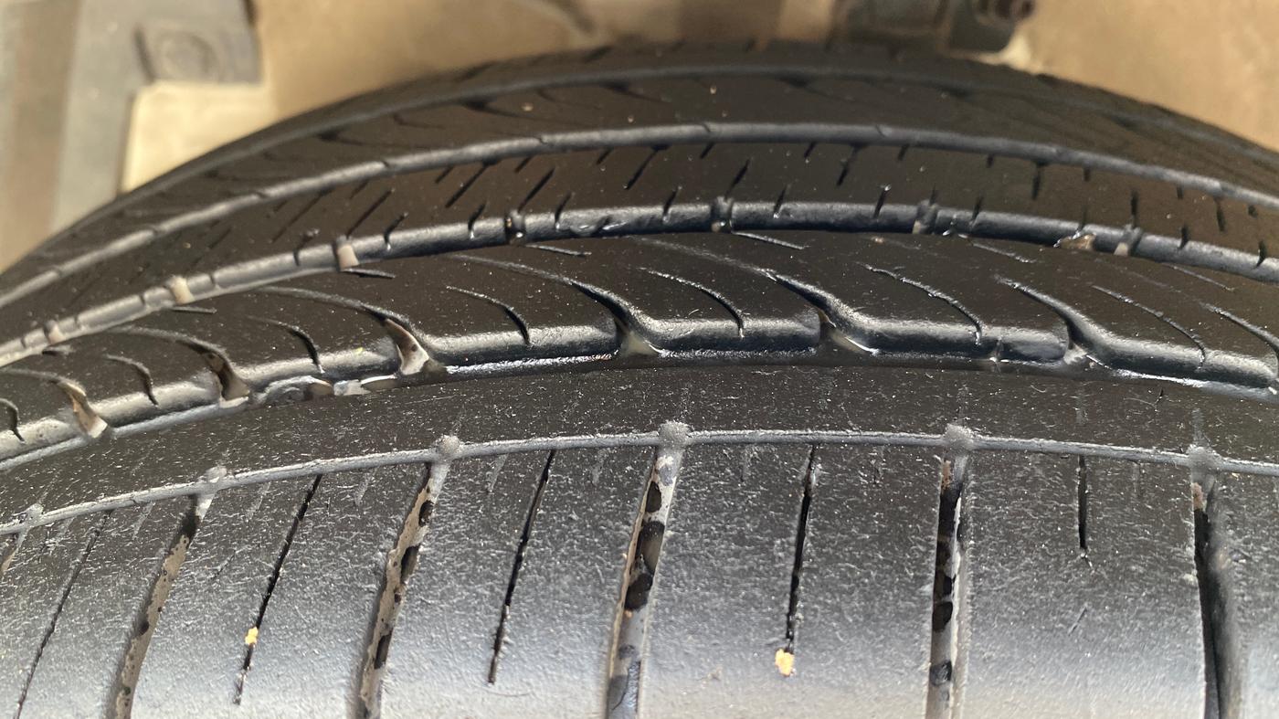 2024 Maruti Ciaz ALPHA  AT 1.5 SHVS PETROL, Petrol, Automatic, 13,508 km, Left Front Tyre Tread