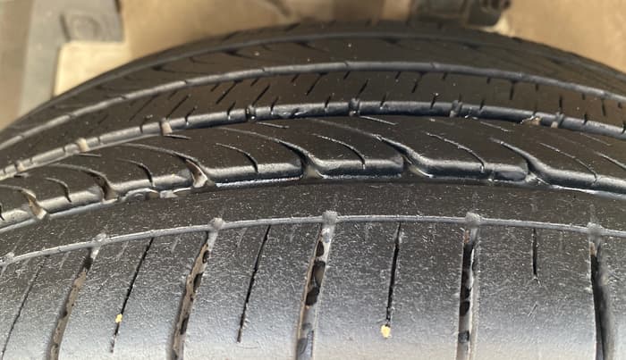 2024 Maruti Ciaz ALPHA  AT 1.5 SHVS PETROL, Petrol, Automatic, 13,508 km, Left Front Tyre Tread