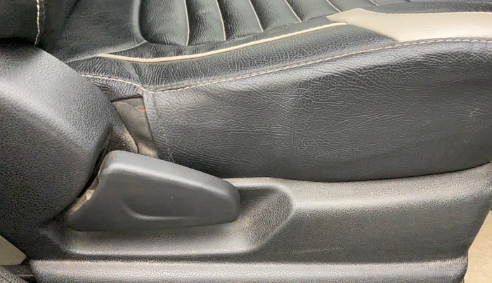 2019 Renault Kwid RXT 1.0 (O), Petrol, Manual, 60,046 km, Driver Side Adjustment Panel