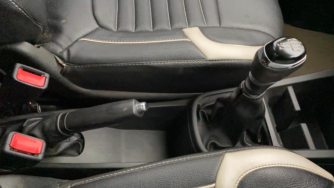 2019 Renault Kwid RXT 1.0 (O), Petrol, Manual, 60,046 km, Gear Lever