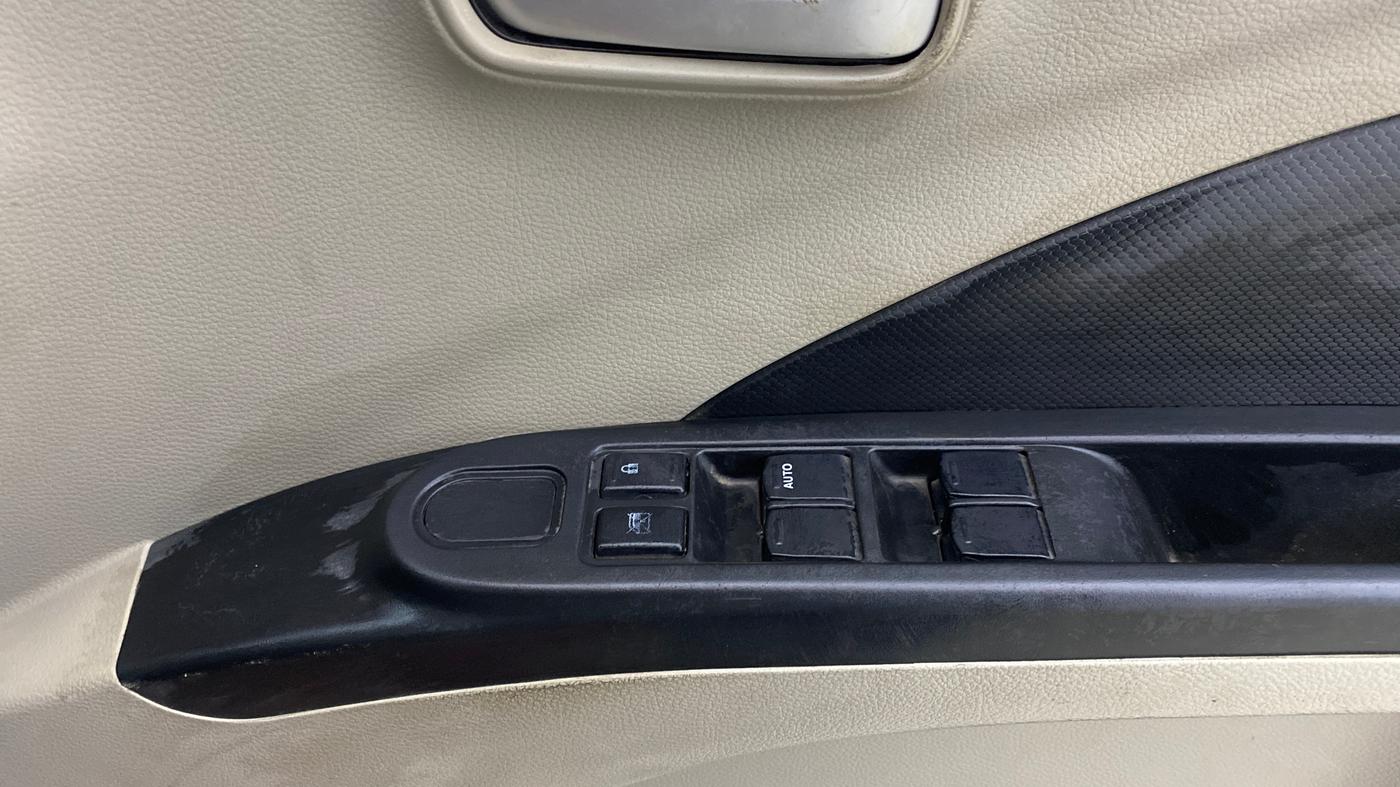 2017 Maruti Celerio VXI CNG, CNG, Manual, 69,390 km, Driver Side Door Panels Control