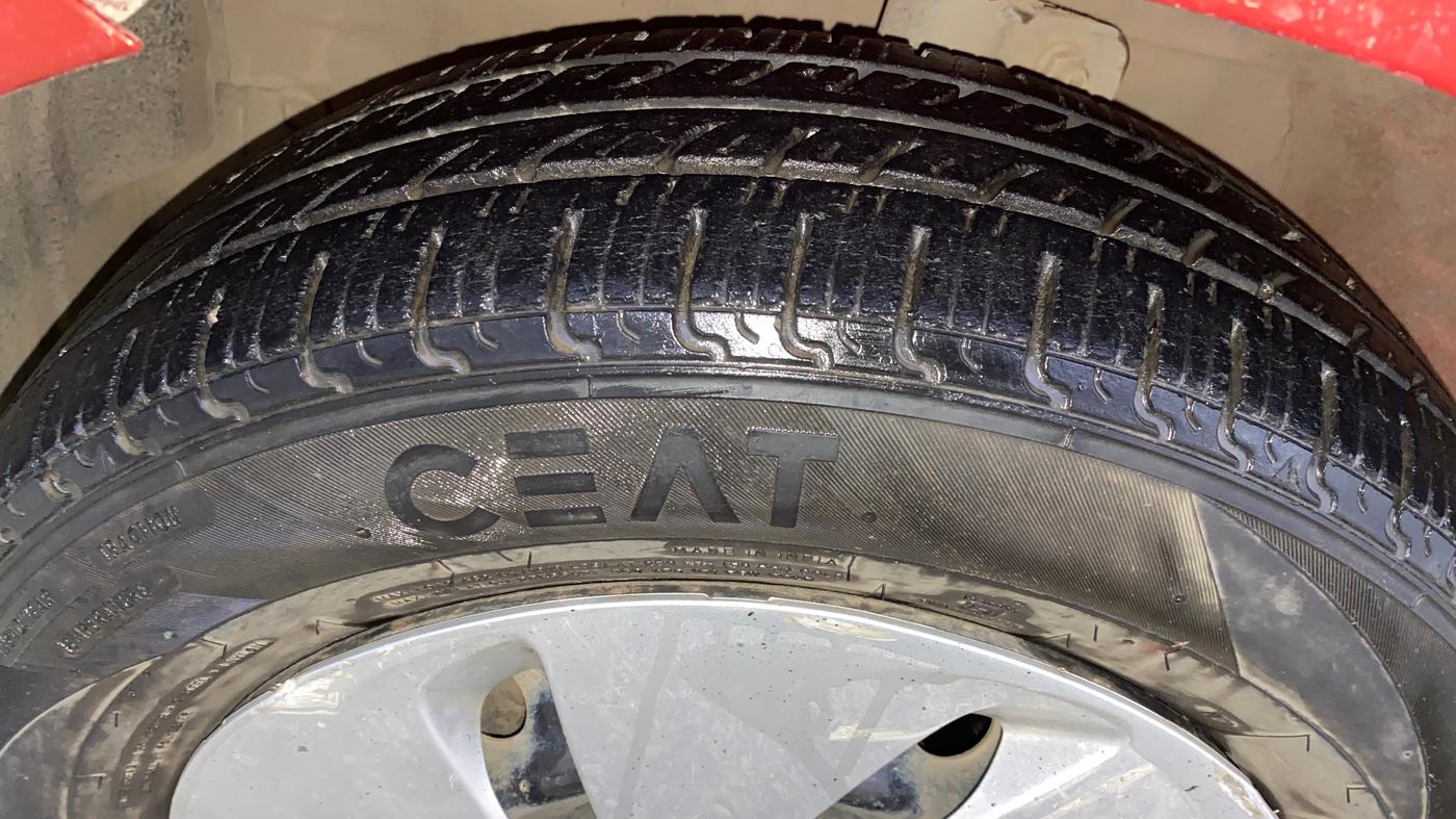 2017 Maruti Celerio VXI CNG, CNG, Manual, 69,390 km, Left Front Tyre Tread