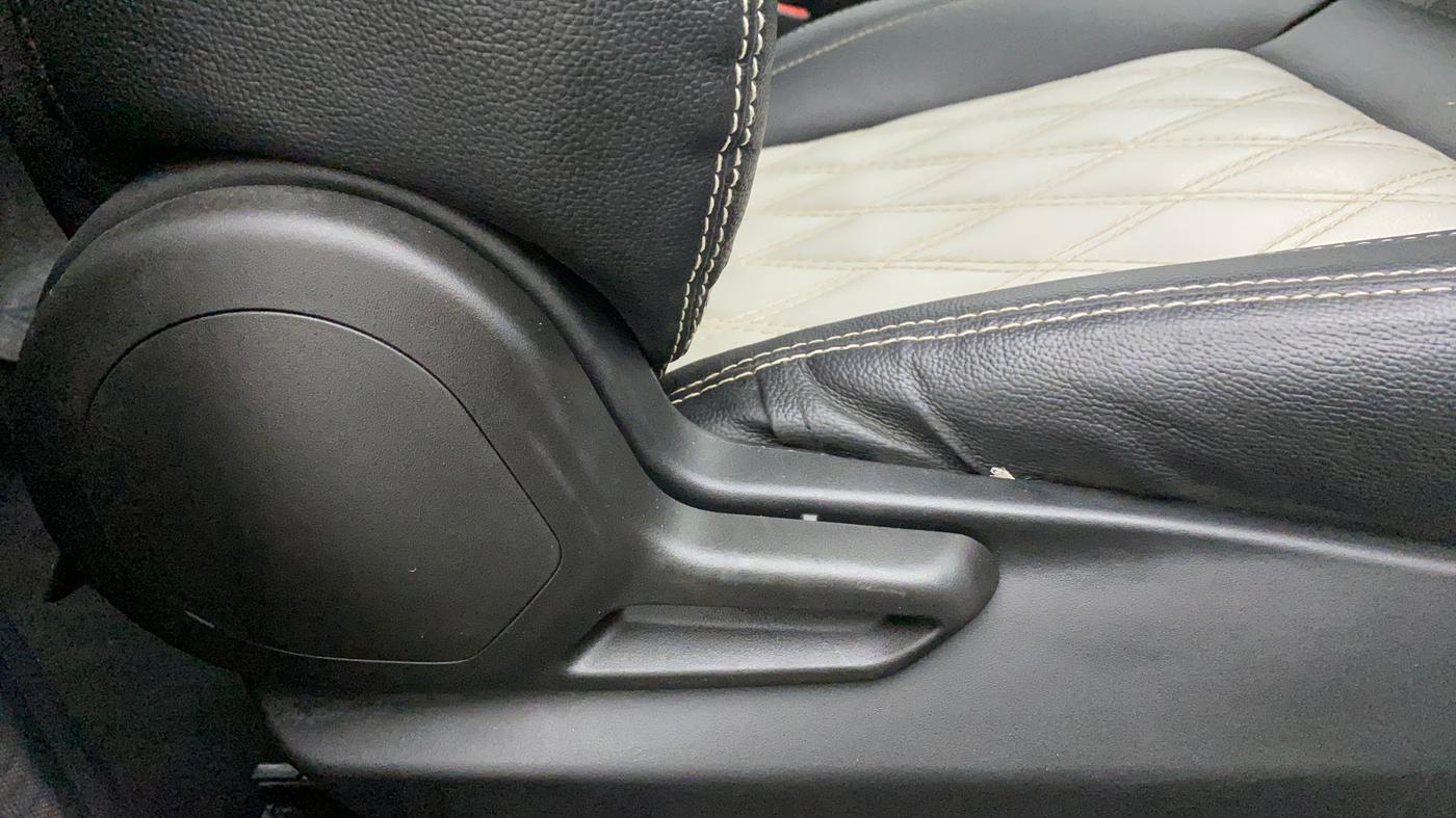 2022 Tata Tiago XT CNG, CNG, Manual, 10,436 km, Driver Side Adjustment Panel