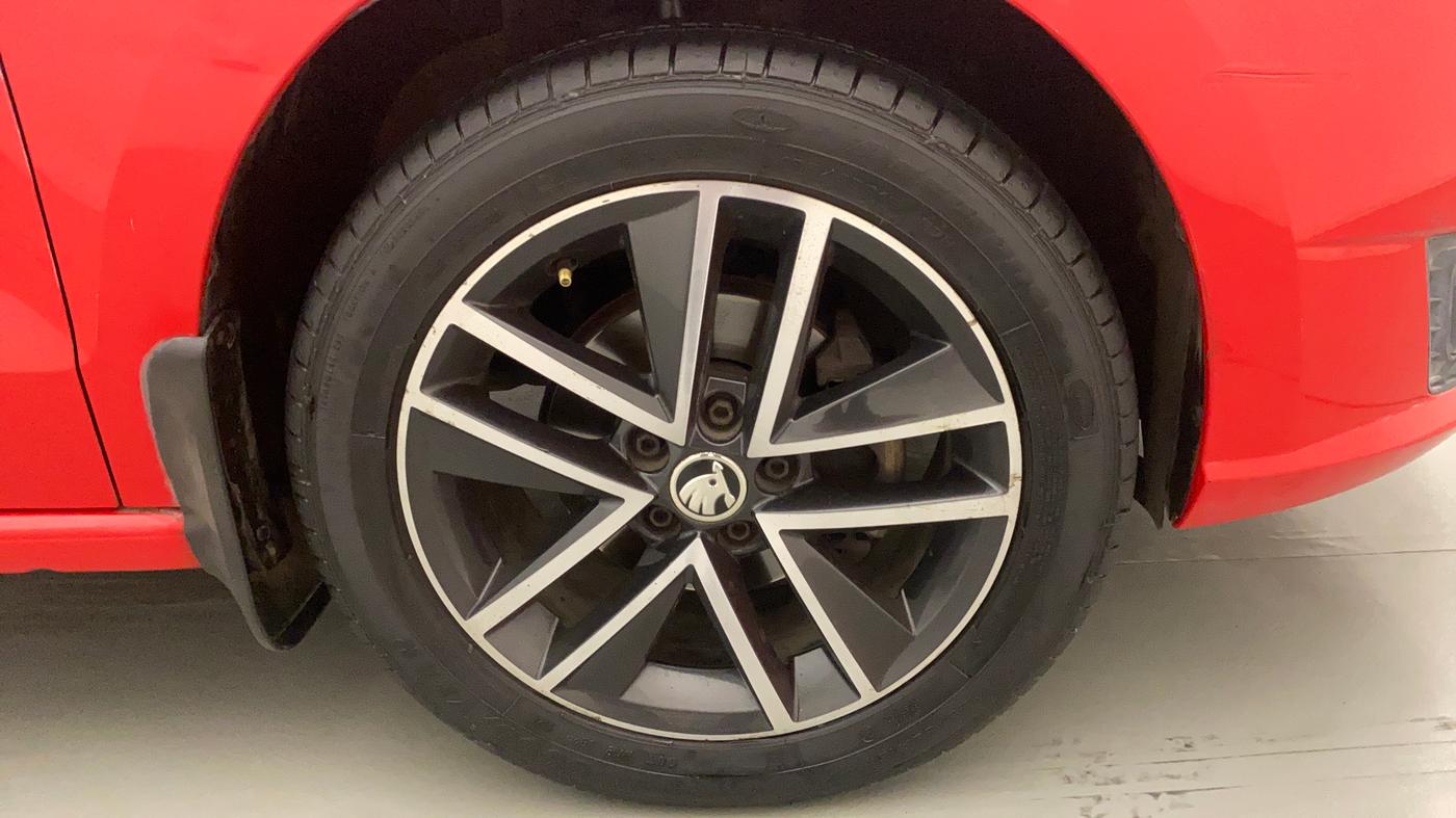 2018 Skoda Rapid STYLE 1.6 MPI AT, Petrol, Automatic, 49,088 km, Right Front Wheel