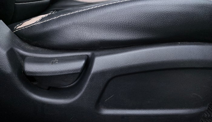 2014 Hyundai Elite i20 MAGNA 1.2, Petrol, Manual, 19,694 km, Driver Side Adjustment Panel
