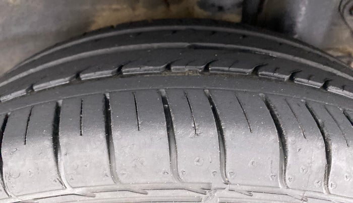 2014 Hyundai Elite i20 MAGNA 1.2, Petrol, Manual, 19,694 km, Left Rear Tyre Tread