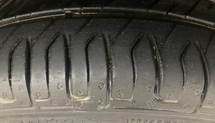 2016 Maruti Alto K10 VXI (O), Petrol, Manual, 44,401 km, Right Front Tyre Tread