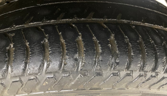 2016 Maruti Alto K10 VXI (O), Petrol, Manual, 44,401 km, Left Rear Tyre Tread