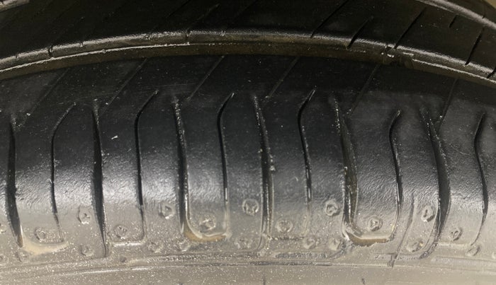 2016 Maruti Alto K10 VXI (O), Petrol, Manual, 44,401 km, Left Front Tyre Tread