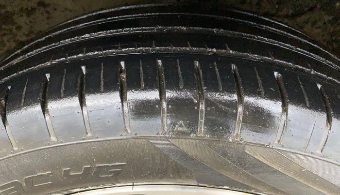 2022 Maruti Swift ZXI PLUS, Petrol, Manual, 71,193 km, Right Front Tyre Tread