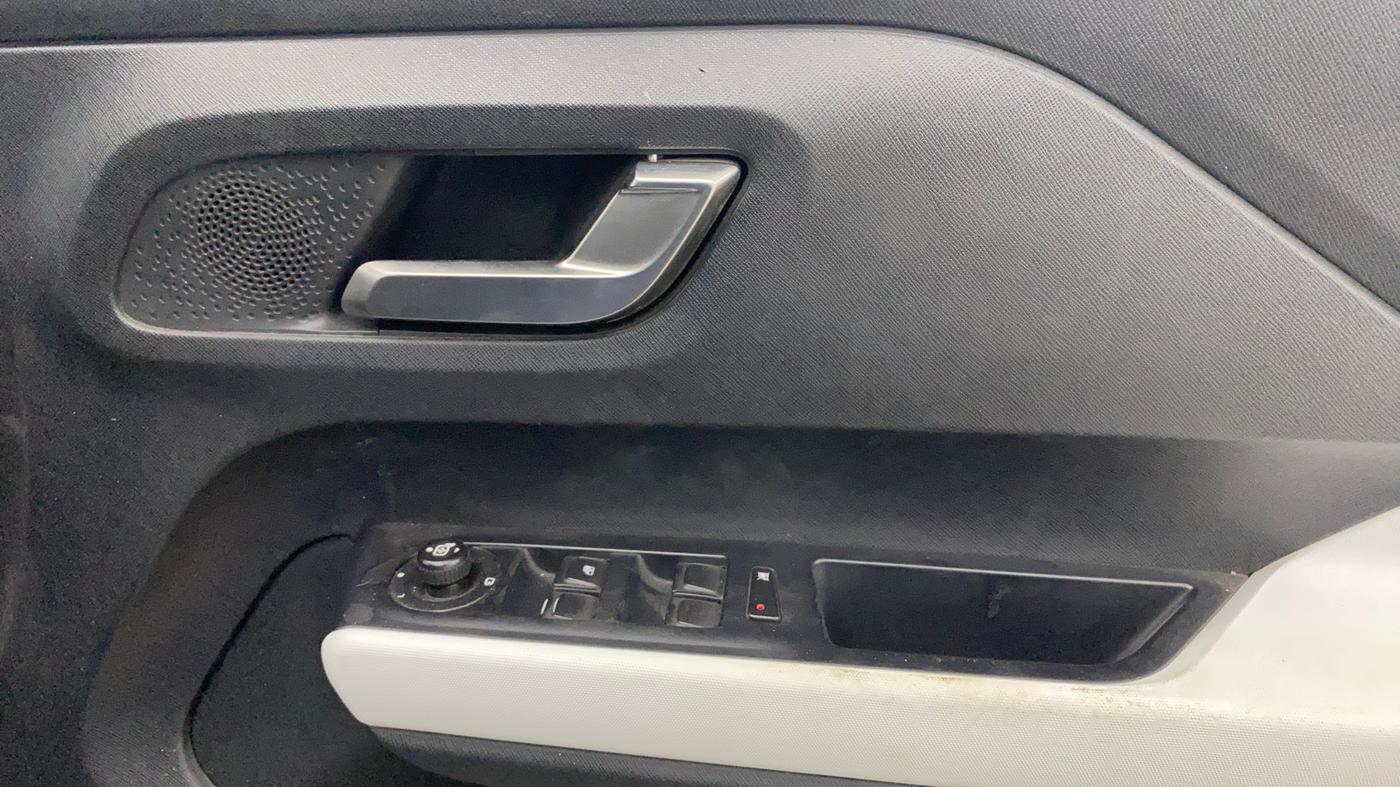 2021 Tata PUNCH CREATIVE  AMT, Petrol, Automatic, 50,148 km, Driver Side Door Panels Control