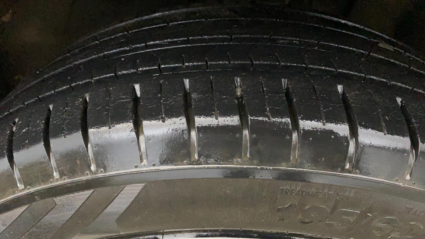 2021 Tata PUNCH CREATIVE  AMT, Petrol, Automatic, 50,148 km, Left Front Tyre Tread