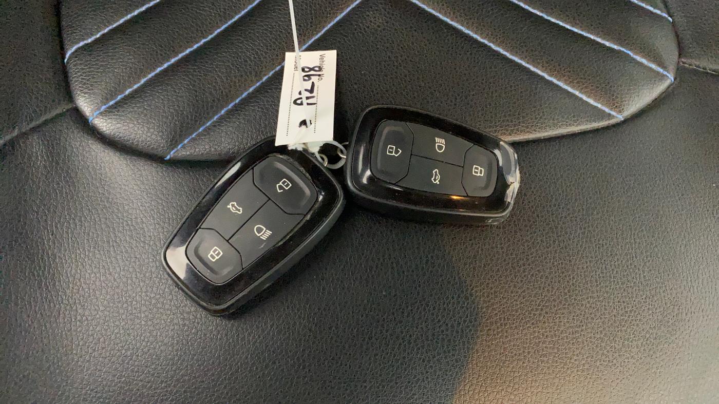 2021 Tata PUNCH CREATIVE  AMT, Petrol, Automatic, 50,148 km, Key Close Up