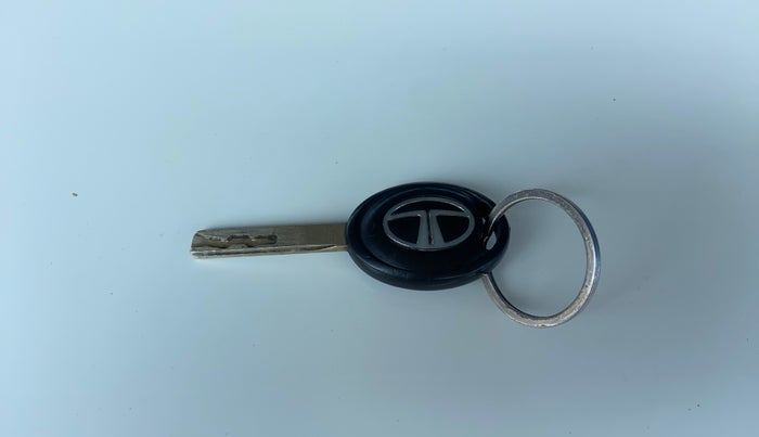 2023 Tata PUNCH PURE MT, Petrol, Manual, 40,505 km, Key Close Up