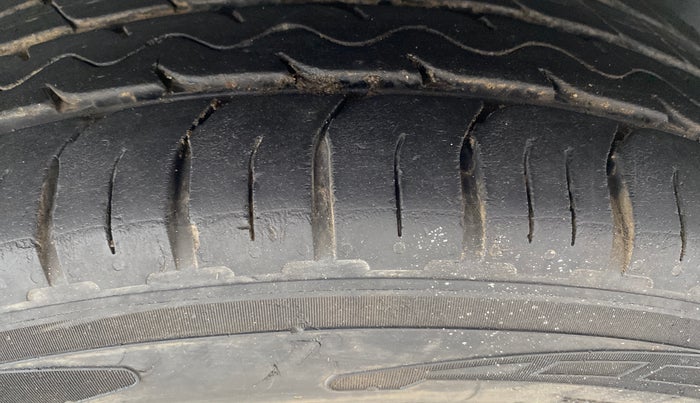 2022 Tata ALTROZ XZ PETROL, Petrol, Manual, 42,656 km, Left Front Tyre Tread