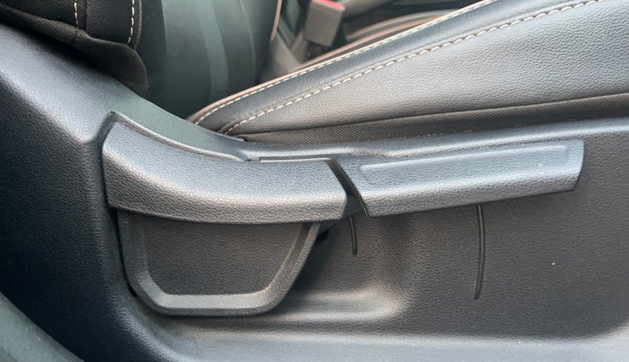 2022 Hyundai NEW I20 ASTA (O) 1.0 TURBO GDI DCT, Petrol, Automatic, 13,442 km, Driver Side Adjustment Panel