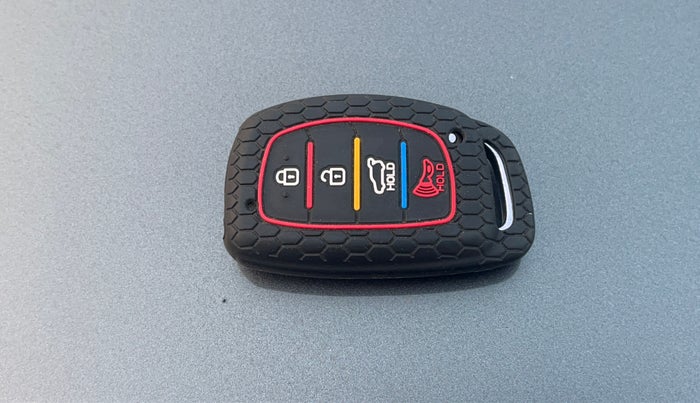 2022 Hyundai NEW I20 ASTA (O) 1.0 TURBO GDI DCT, Petrol, Automatic, 13,442 km, Key Close Up