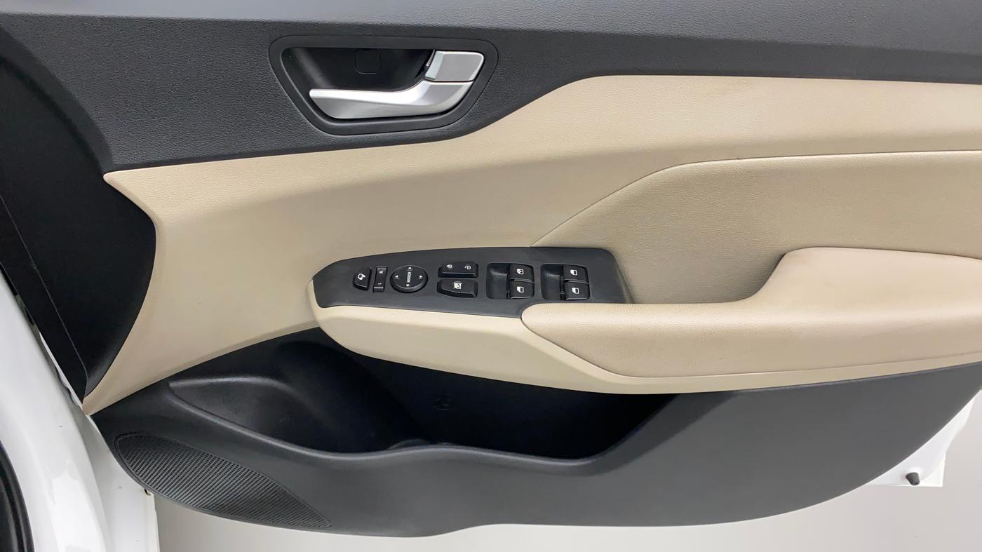 2022 Hyundai Verna SX (O)1.5 VTVT, Petrol, Manual, 13,694 km, Driver Side Door Panels Control