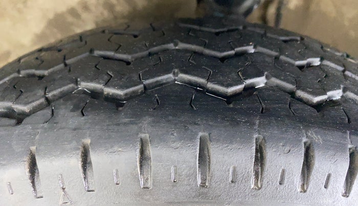 2015 Maruti Alto 800 LXI CNG, CNG, Manual, 90,951 km, Left Front Tyre Tread