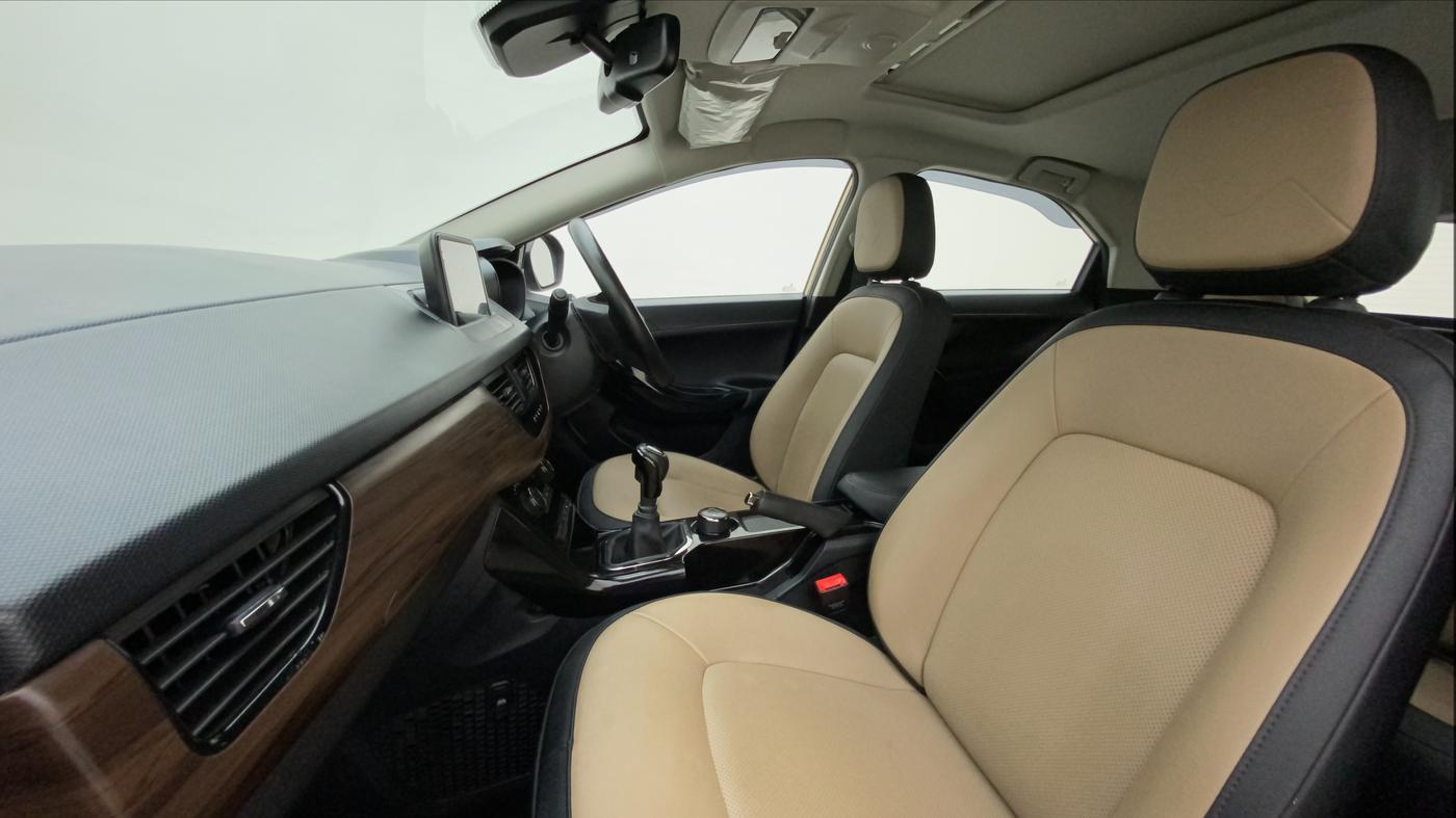 2022 Tata NEXON XZ PLUS DIESEL KAZIRANGA, Diesel, Manual, 14,871 km, Right Side Front Door Cabin